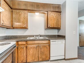 821 Russell Cir in Norman, OK - Building Photo - Building Photo