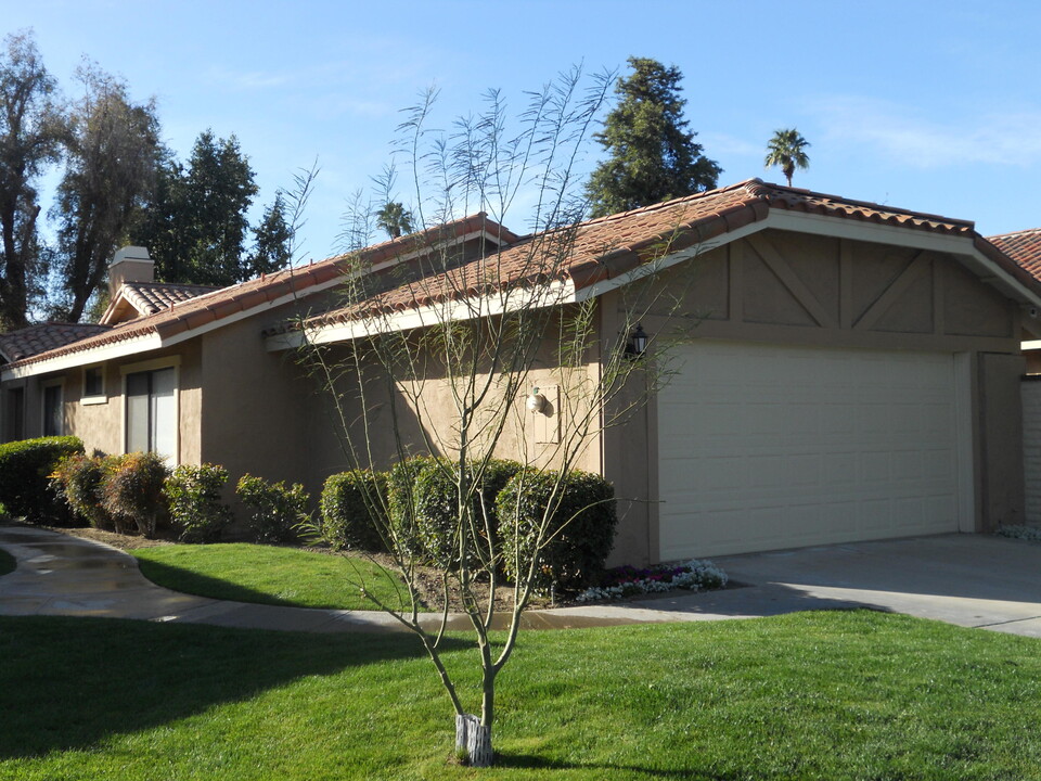 117 Juan Cir in Palm Desert, CA - Foto de edificio