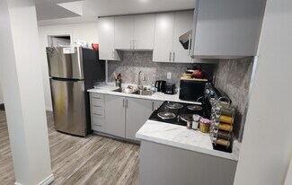 2011 Grand Blvd in Oakville, ON - Building Photo