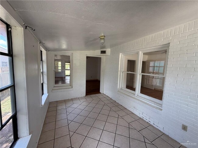 1305 N 5th St in McAllen, TX - Building Photo - Building Photo