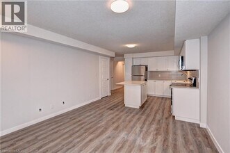 118 Gravel Ridge Trail in Kitchener, ON - Building Photo - Building Photo