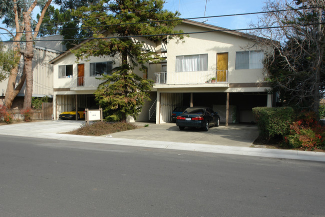 4211 Mckellar Ln in Palo Alto, CA - Building Photo - Building Photo