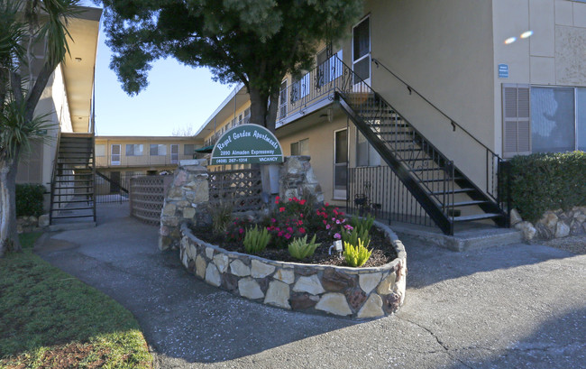 Royal Garden Apartments in San Jose, CA - Building Photo - Building Photo