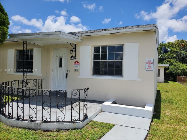 1240 NE 143rd St in North Miami, FL - Building Photo - Building Photo