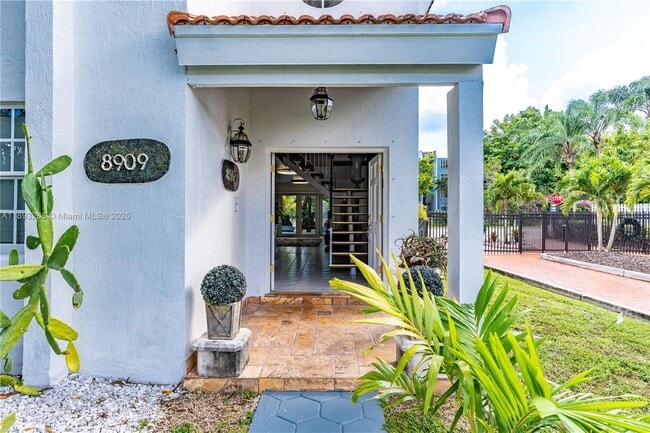 8909 SW 108th Terrace in Miami, FL - Building Photo - Building Photo
