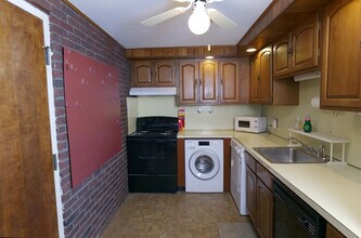 159 Concord Ave, Unit 4B in Cambridge, MA - Foto de edificio - Building Photo