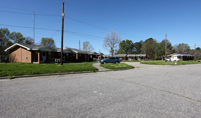 Canady Court in Selma, NC - Building Photo - Building Photo