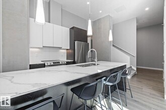 9922-9111 111 St NW in Edmonton, AB - Building Photo - Building Photo