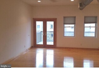1203 Green St-Unit -2 in Philadelphia, PA - Building Photo - Building Photo