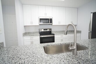 1200 Town Center Dr in Jupiter, FL - Building Photo - Building Photo