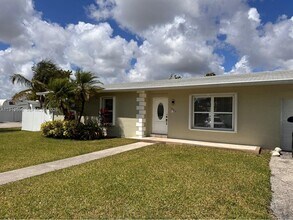 15432 SW 105th Ave in Miami, FL - Building Photo - Building Photo