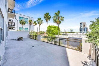 411 NW 1st Ave in Fort Lauderdale, FL - Building Photo - Building Photo