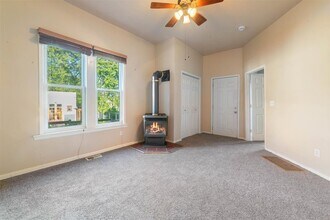 325 E 8th St, Unit 1 in Duluth, MN - Foto de edificio - Building Photo