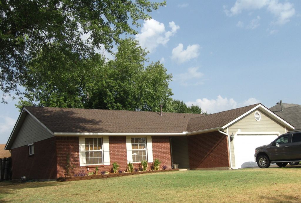 11 N Lockeport Dr in Edmond, OK - Building Photo