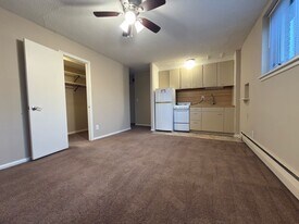 1936 Ford Parkway in St. Paul, MN - Building Photo