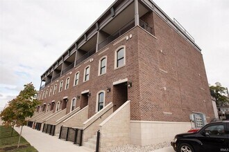 Brownstone Condominiums in Lafayette, IN - Foto de edificio - Building Photo
