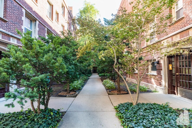517 W Brompton Ave in Chicago, IL - Building Photo - Building Photo