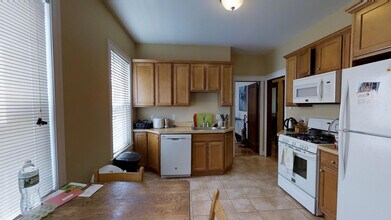 223 Holland St, Unit 1 in Somerville, MA - Building Photo - Building Photo