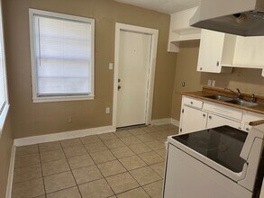 806 N Avenue B in Freeport, TX - Building Photo - Building Photo