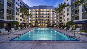 Manor in Plantation in Plantation, FL - Building Photo