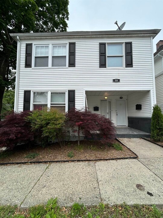 33 Grant St in Morristown, NJ - Building Photo