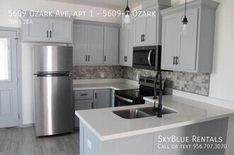 5609 Ozark Ave in McAllen, TX - Foto de edificio - Building Photo