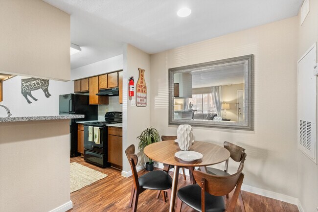 Winchester Place in Houston, TX - Building Photo - Interior Photo