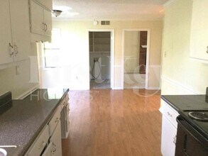 5966 Anchuca Cove in Millington, TN - Foto de edificio - Building Photo