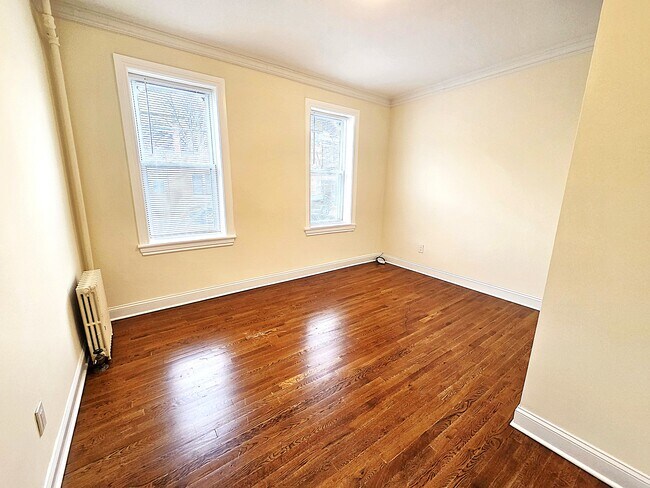 31 MacArthur Ave, Unit 1 in Garfield, NJ - Foto de edificio - Building Photo
