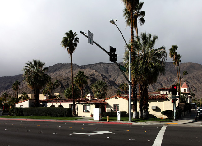 Casas Palmeras Apartments in Palm Springs, CA - Building Photo - Building Photo