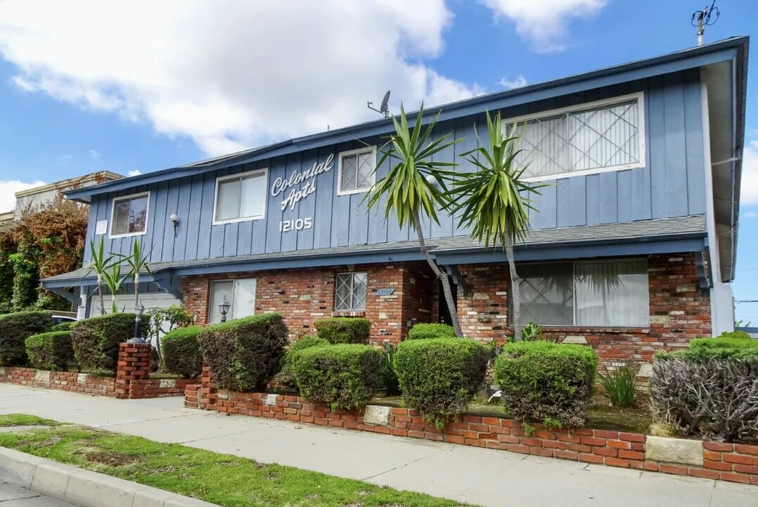 York Ave Apartments in Hawthorne, CA - Foto de edificio