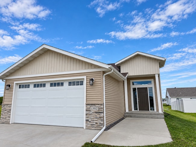 property at 1502 KEYSTONE CIR NE