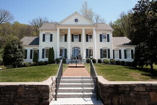 5360 Hillsboro Pike in Nashville, TN - Building Photo