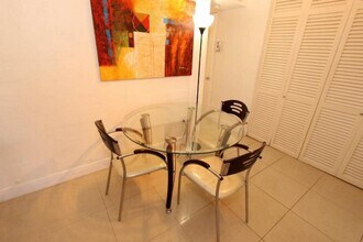1725 James Ave, Unit 24 in Miami Beach, FL - Foto de edificio - Building Photo