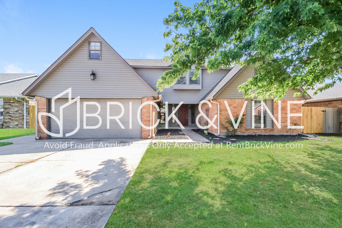 700 Cactus Ct in Yukon, OK - Building Photo