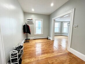 31 Falcon St, Unit 2 in Boston, MA - Building Photo - Building Photo