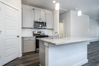 246 Shore Pointe Ct in Conroe, TX - Building Photo - Building Photo