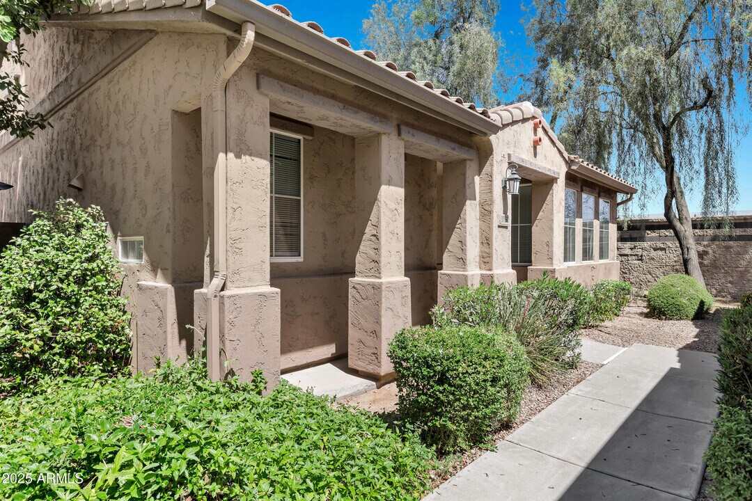 10132 E Isleta Ave in Mesa, AZ - Foto de edificio