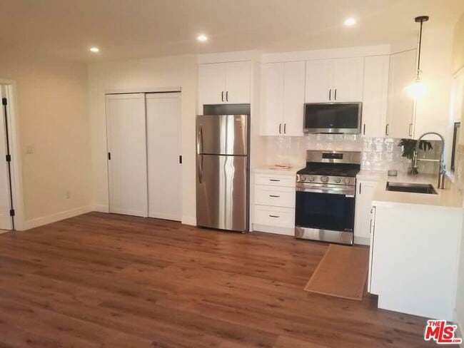 property at 1122 S Crescent Heights Blvd