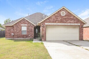 4009 Notting Hill Dr in Moore, OK - Building Photo