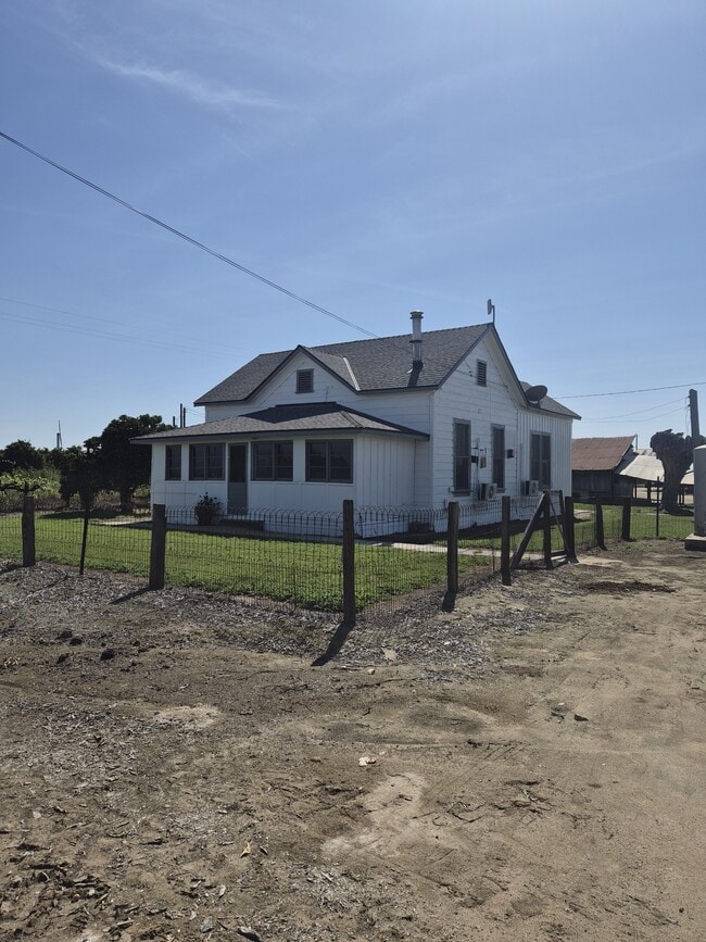 10395 Avenue 384 in Dinuba, CA - Building Photo - Building Photo