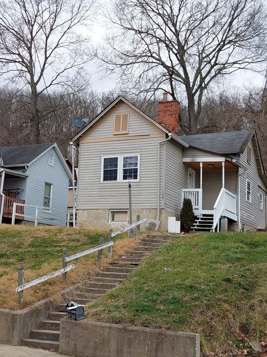138 1st St in Addyston, OH - Building Photo