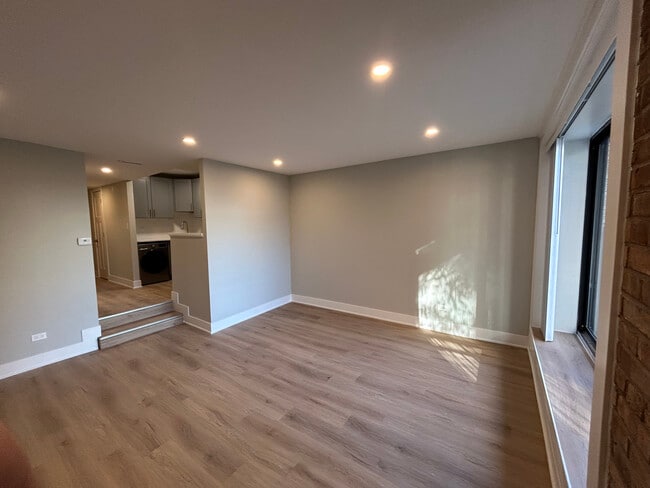 1254 N La Salle Dr, Unit 1220 North LASALLE, #1220 in Chicago, IL - Building Photo - Building Photo