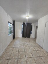 655 SW 19th Rd-Unit -2 in Miami, FL - Building Photo - Building Photo