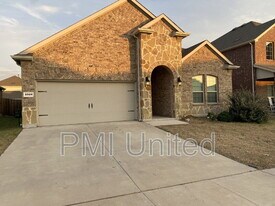 2920 Brady Starr Dr in Aubrey, TX - Building Photo