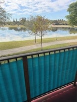 250 W Park Dr in Miami, FL - Building Photo