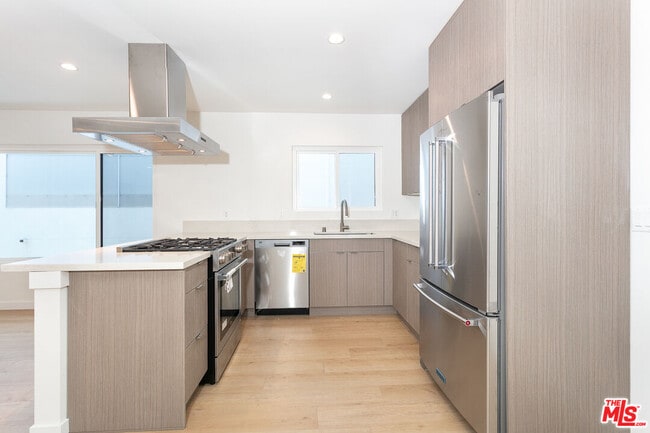 955 Croft Ave in Los Angeles, CA - Building Photo - Building Photo