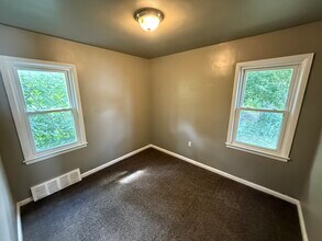 182 Crystal Lake Dr in Pontiac, MI - Building Photo - Building Photo