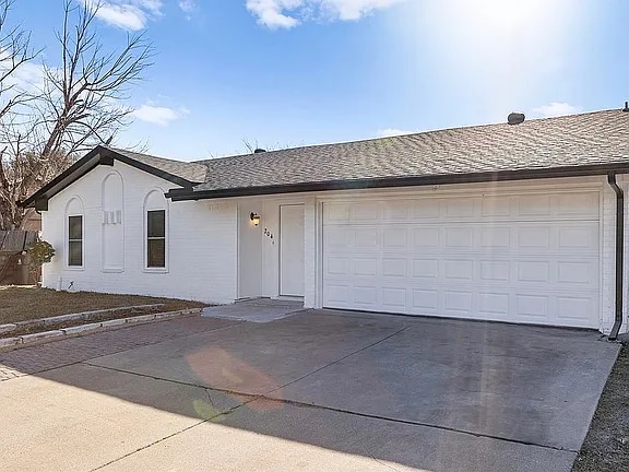 204 Pebblebrook St in Arlington, TX - Building Photo - Building Photo