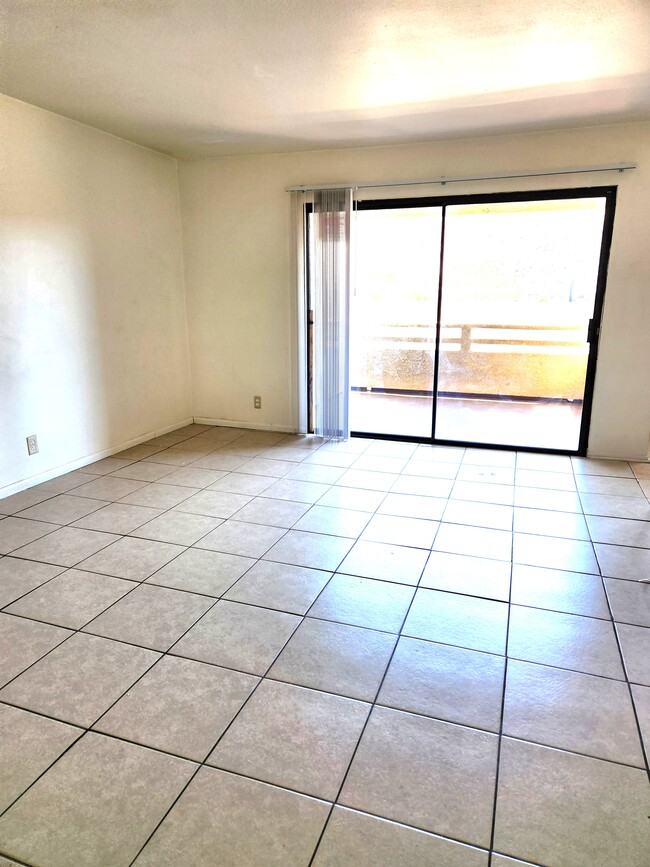 28323 Hillfield Ln, Unit 2 in Santa Clarita, CA - Foto de edificio - Building Photo
